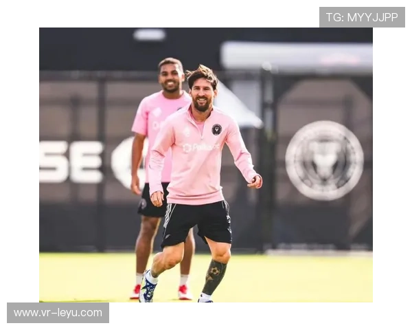 迈阿密国际通报梅西伤情：左腿筋拉伤持续缺席训练，恢复时间待定，临床反应决定合练进度